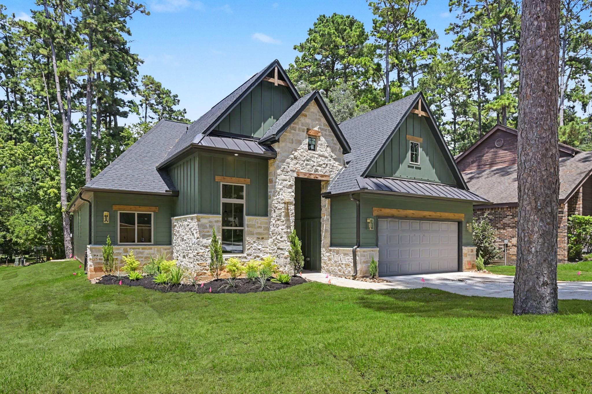 Image 2: Welcome to the beautiful 13962 Dolphin Drive.