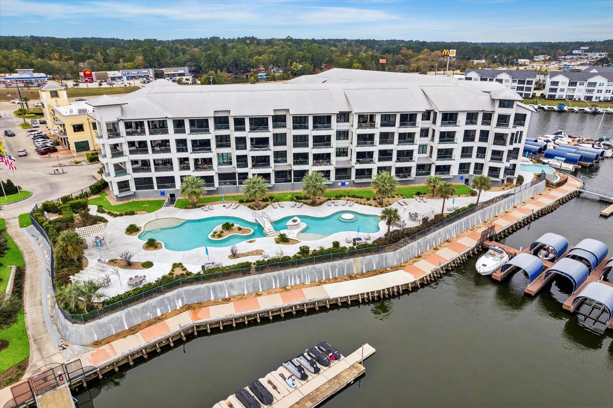 Image 3: Welcome to Shoreline on Lake Conroe - A luxurious