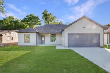 414 Candlelight Lane
