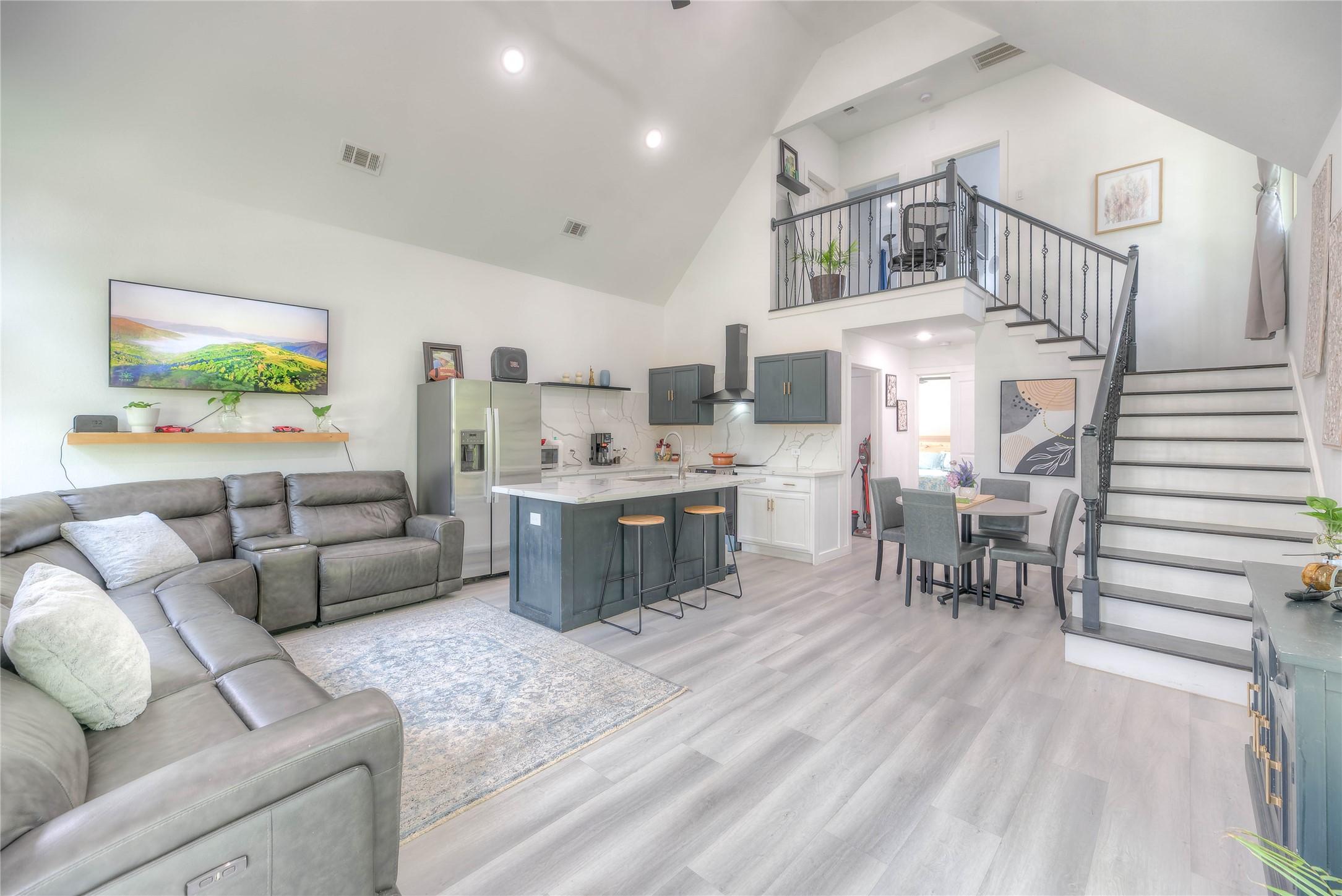 Image 4: Natural light through out the home.