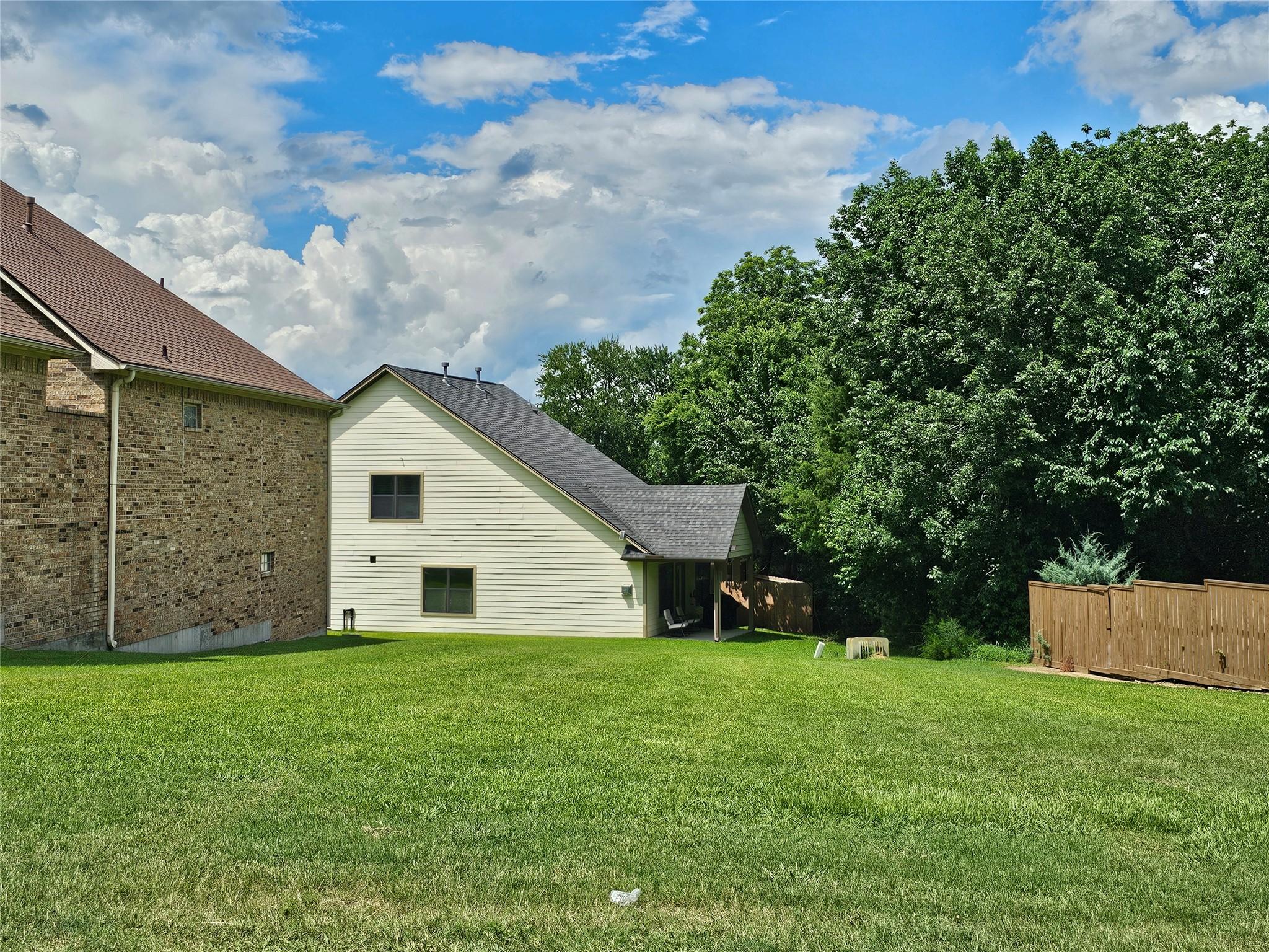 Image 1: Beautiful lot with greenspace on one side and in t