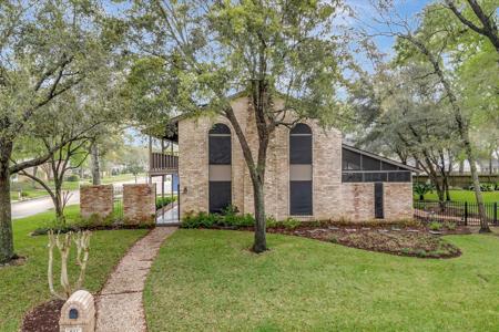 822 Devonport Lane