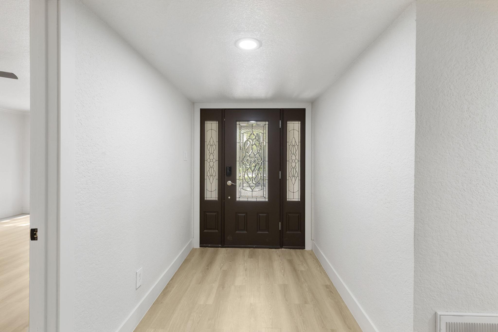 Image 4: Beautiful main entrance on the first floor. LVP fl