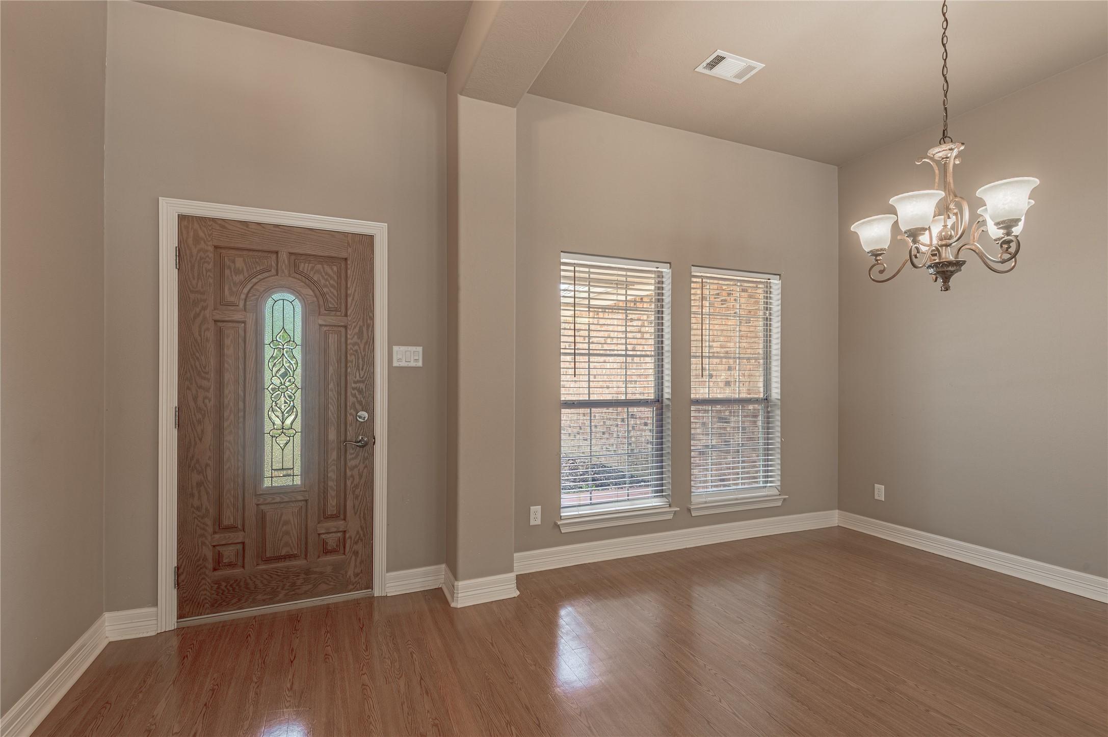 Image 3: Dinning room