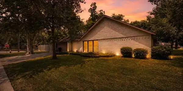Image 3: Corner lot property with no back or side neighbors