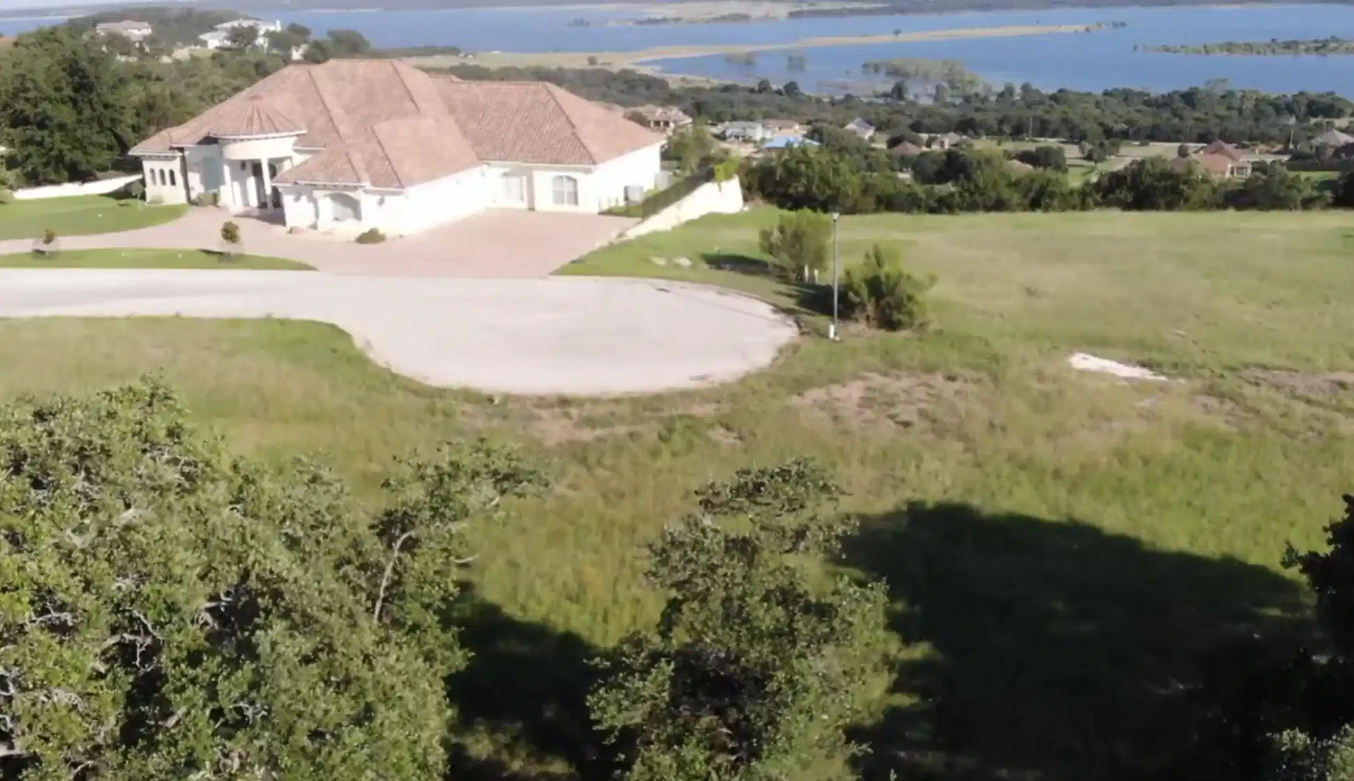 Image 1: Culdesac & Lake view