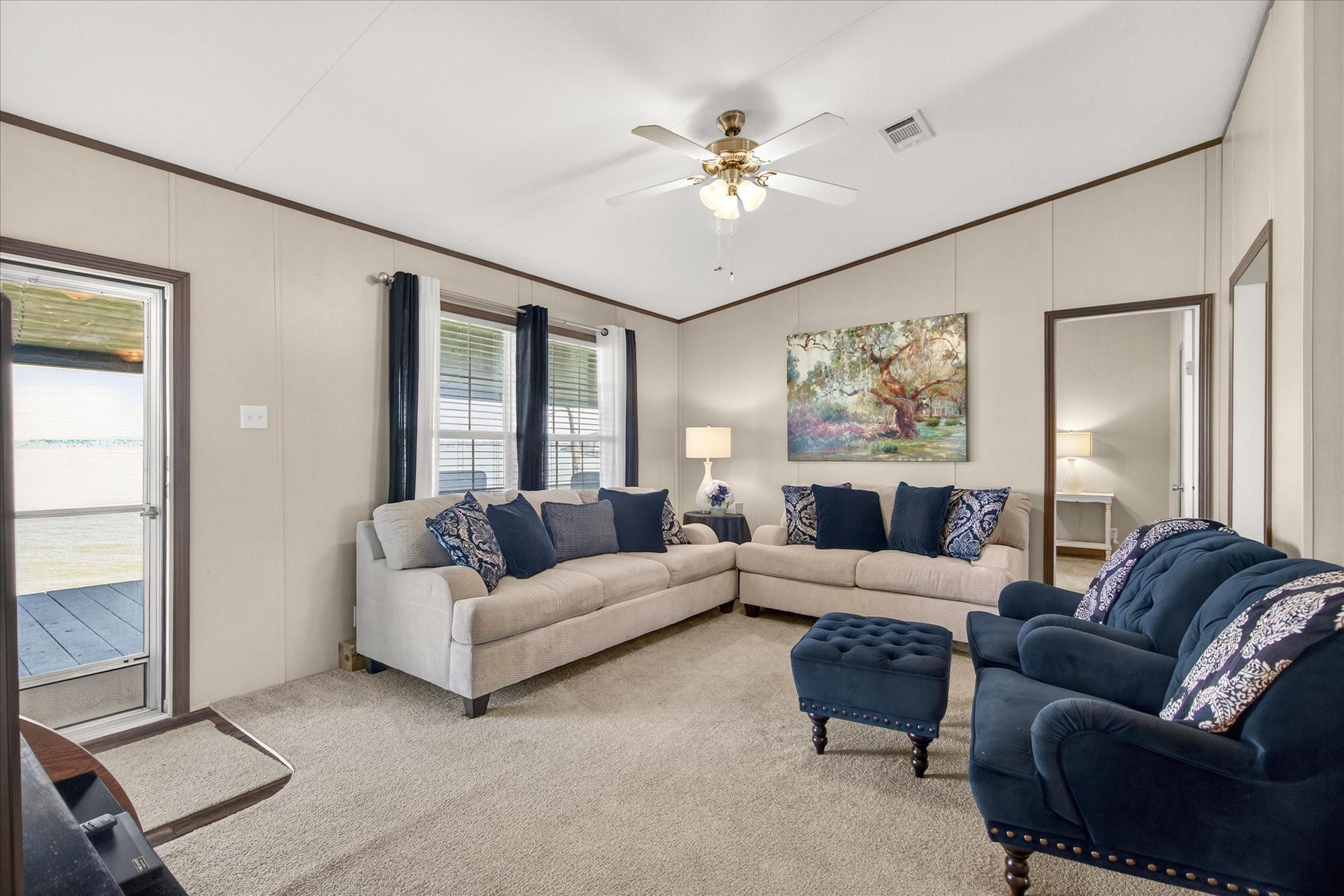 Image 4: Living room