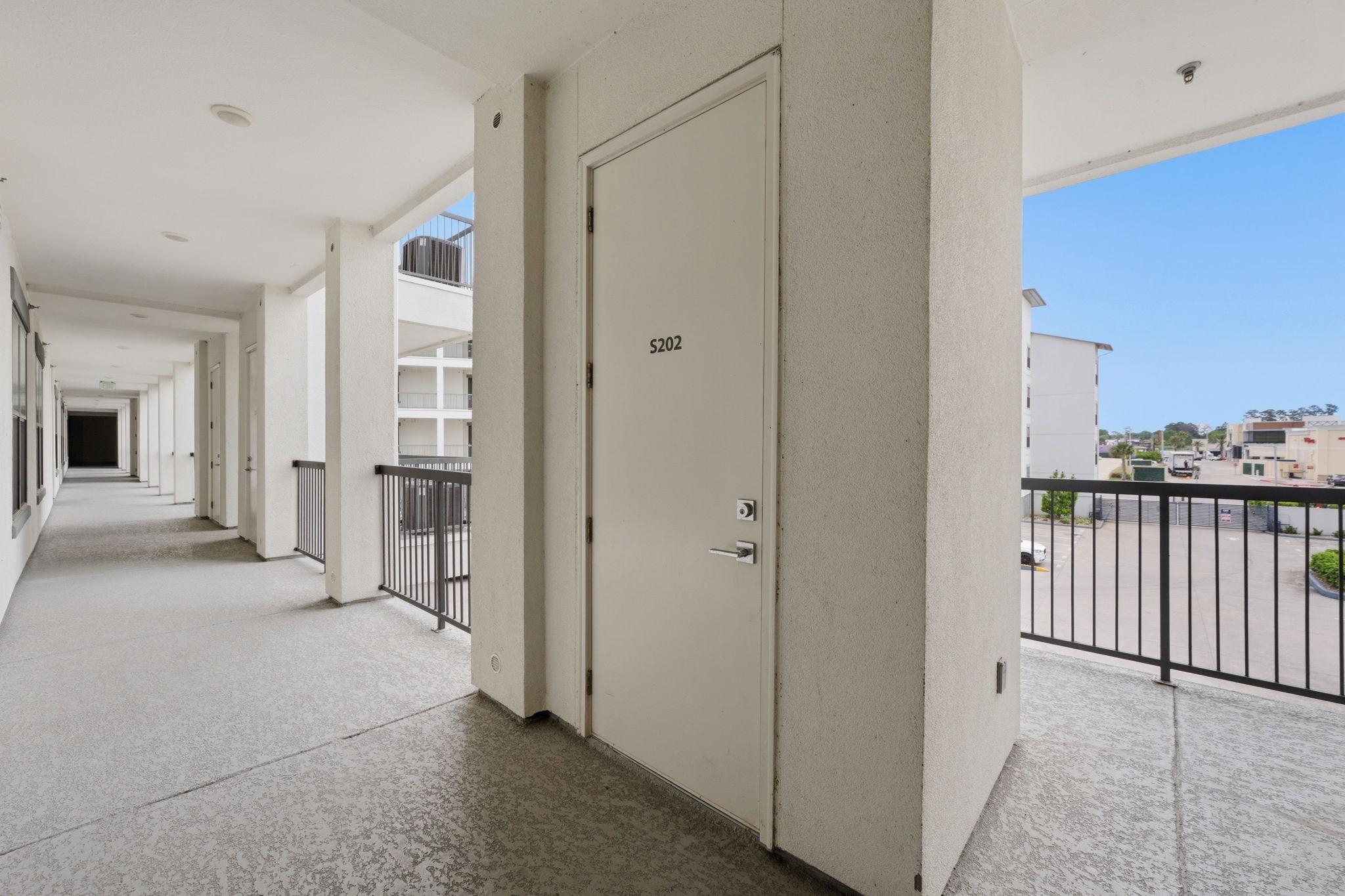 Image 3: Entry featuring 9.5 foot ceilings and the inviting