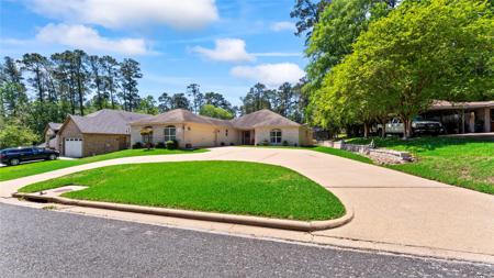 621 Hillcrest Drive