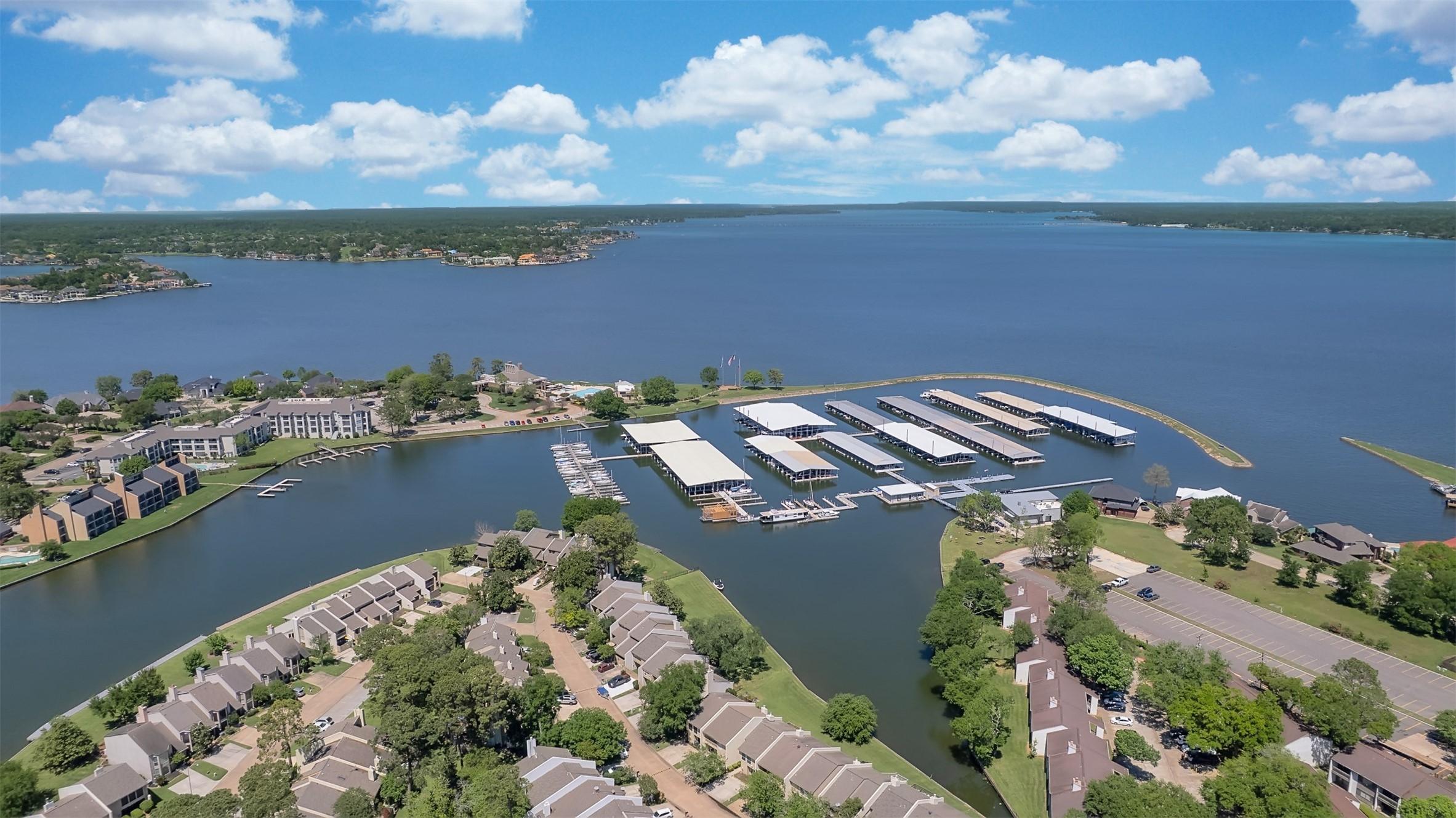 Image 3: Live the lake life without the price of waterfront