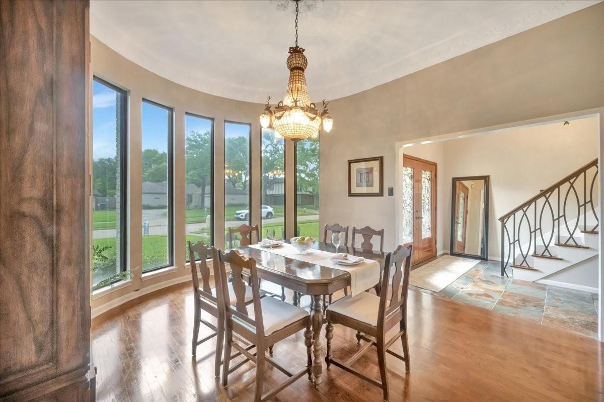 Image 4: Freshly painted dining room with beautiful wall of