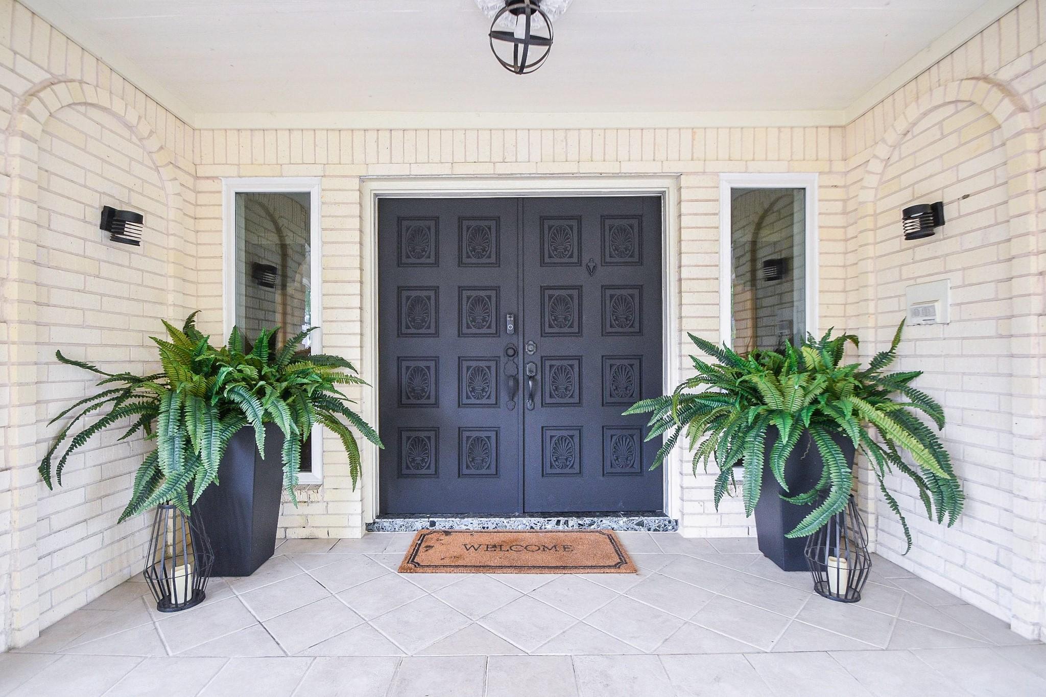 Image 4: New double doors enhance the grandeur of this ent