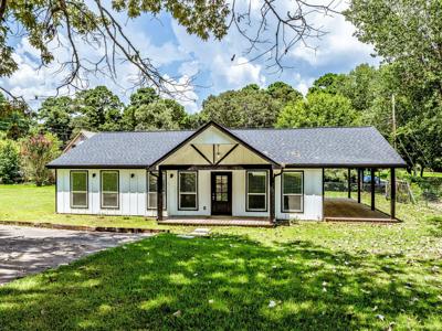 161 Lakeway Circle