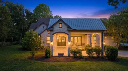 5018 Woodside Lane