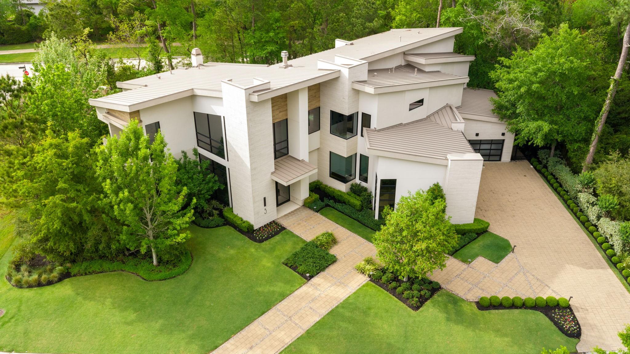 Image 3: This incredible property sits on a spacious corner