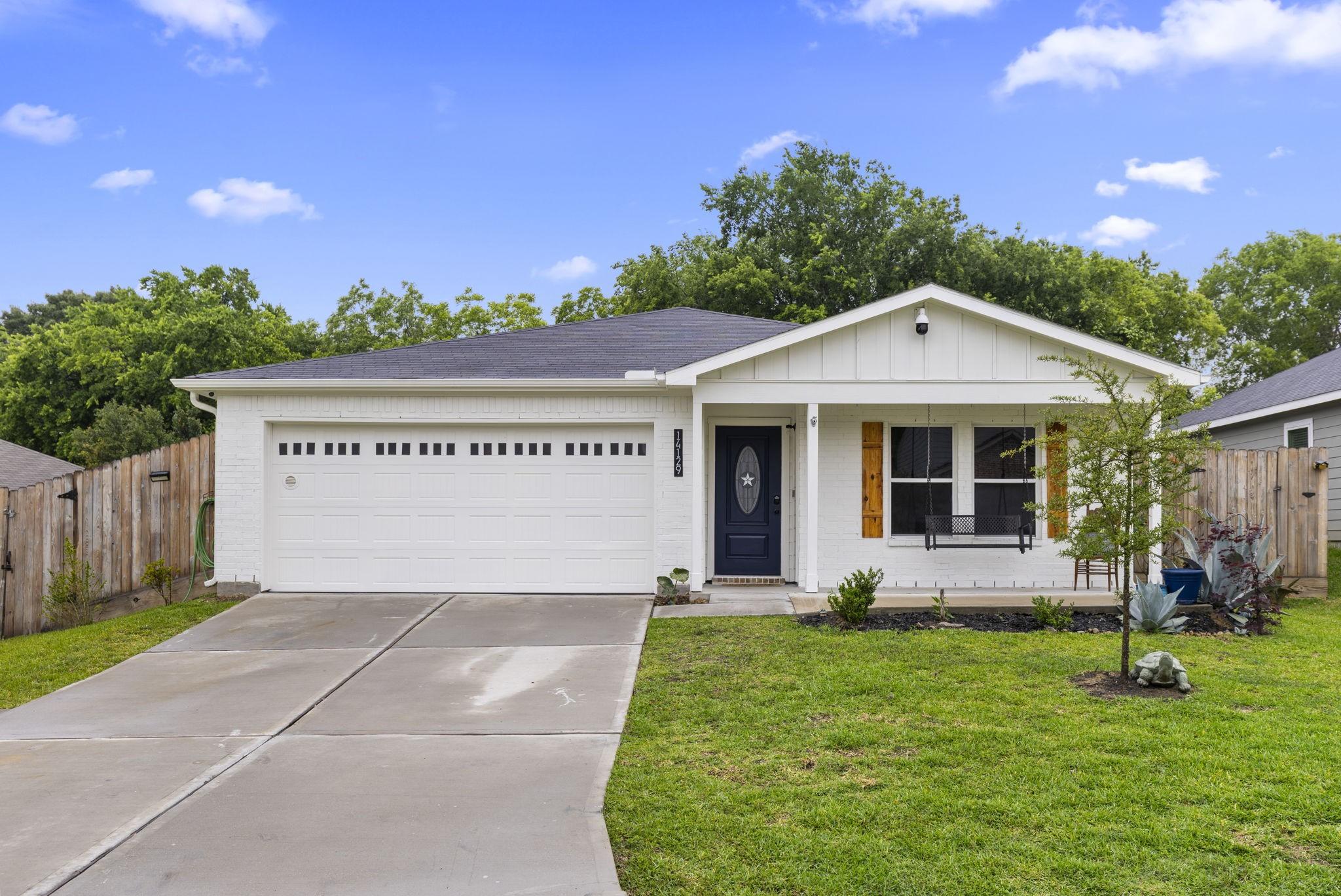 Image 1: Charming and inviting home with a spacious drivewa