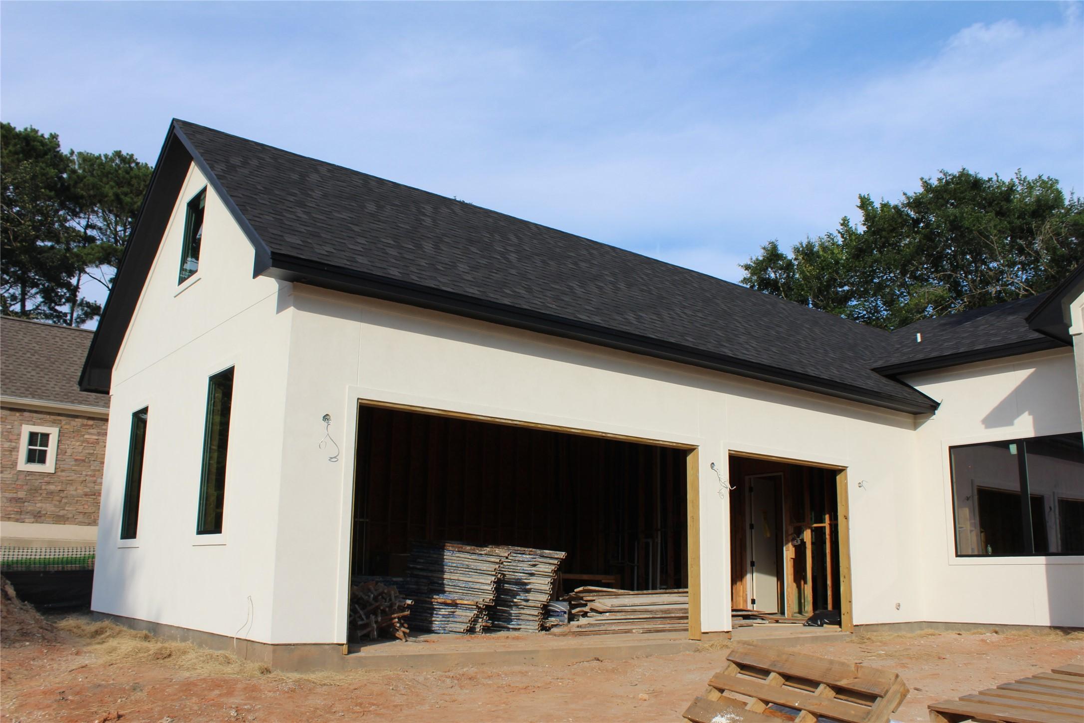 Image 4: 3 Car Garage