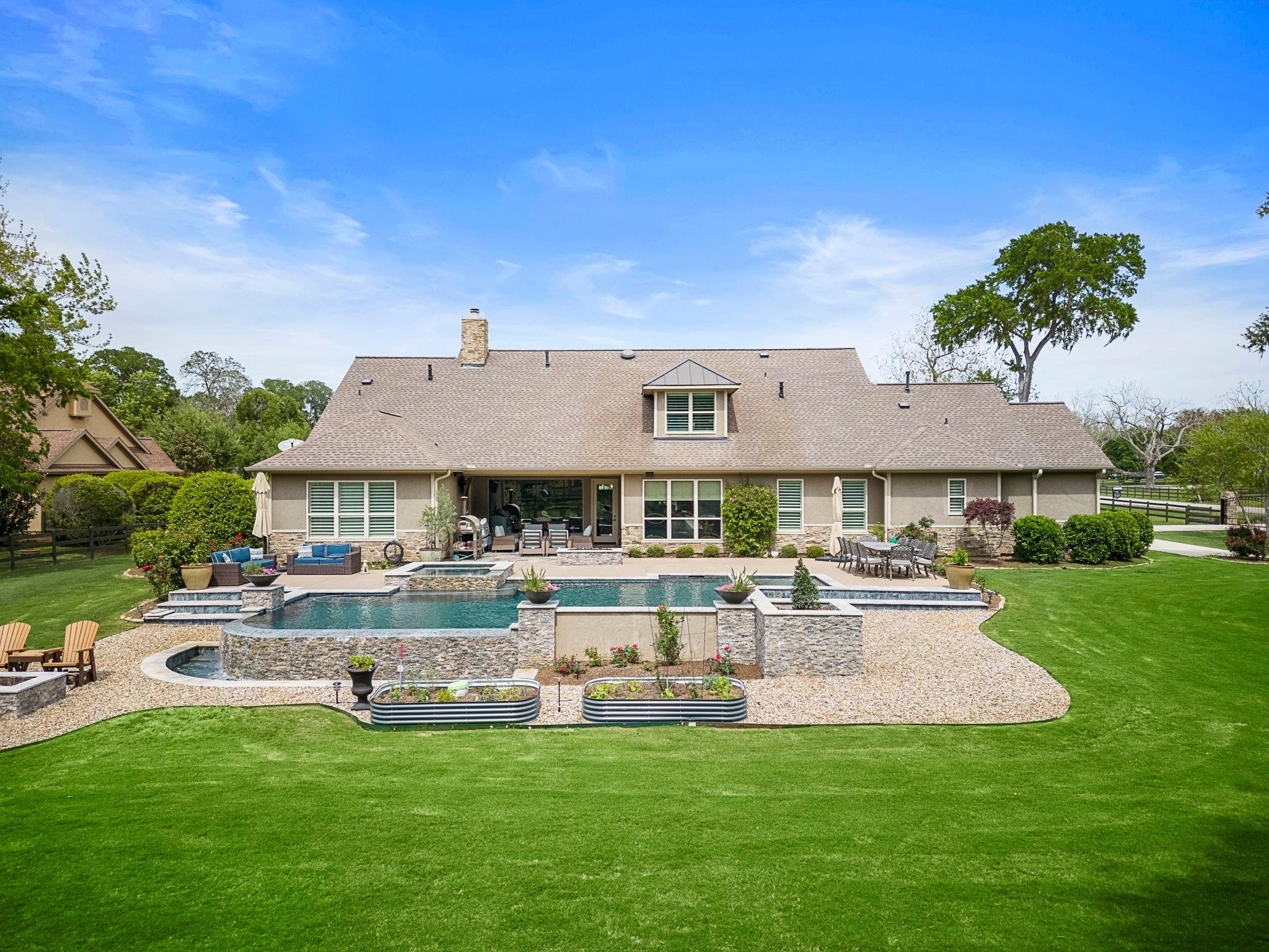 Image 2: Wooded reserve behind home provides extra privacy