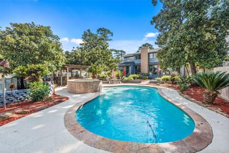 21039 Flaming Arrow Trail