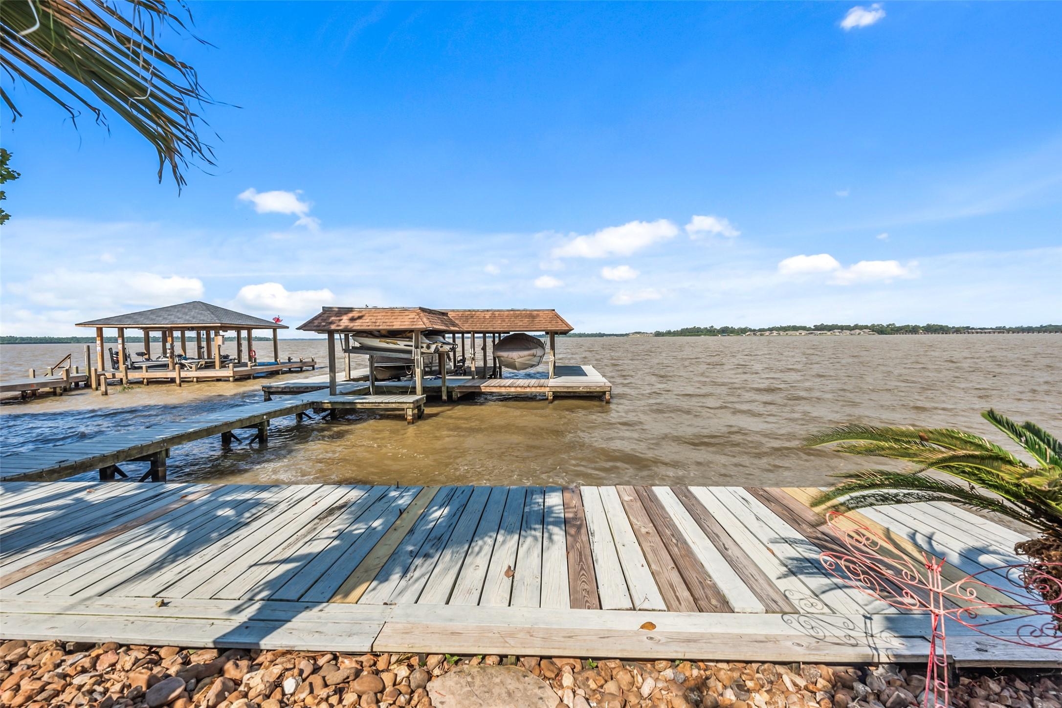 Image 4: Double Boat house and separate Jet Ski lift