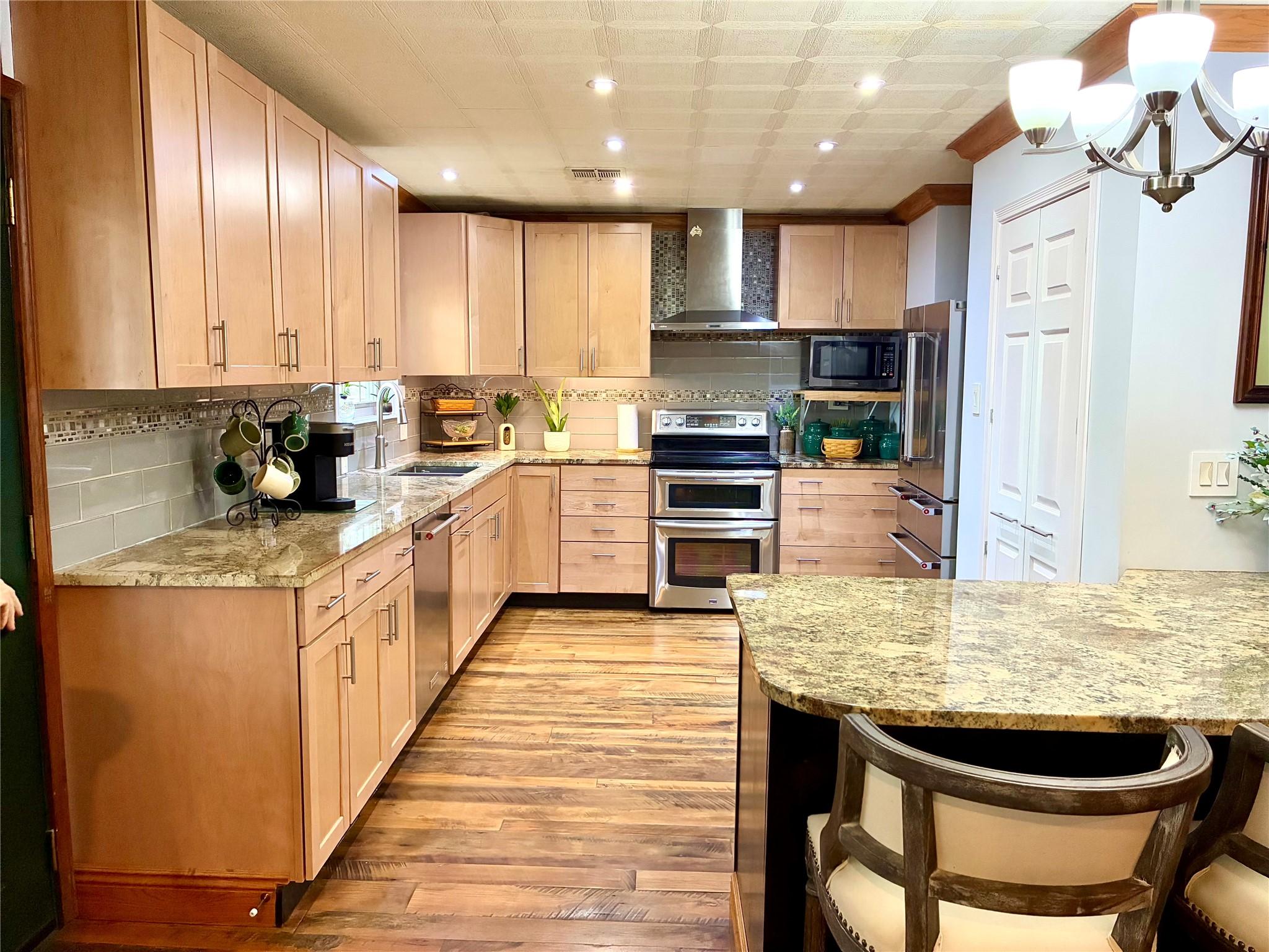 Image 4: The kitchen's style could be beautifully decorated