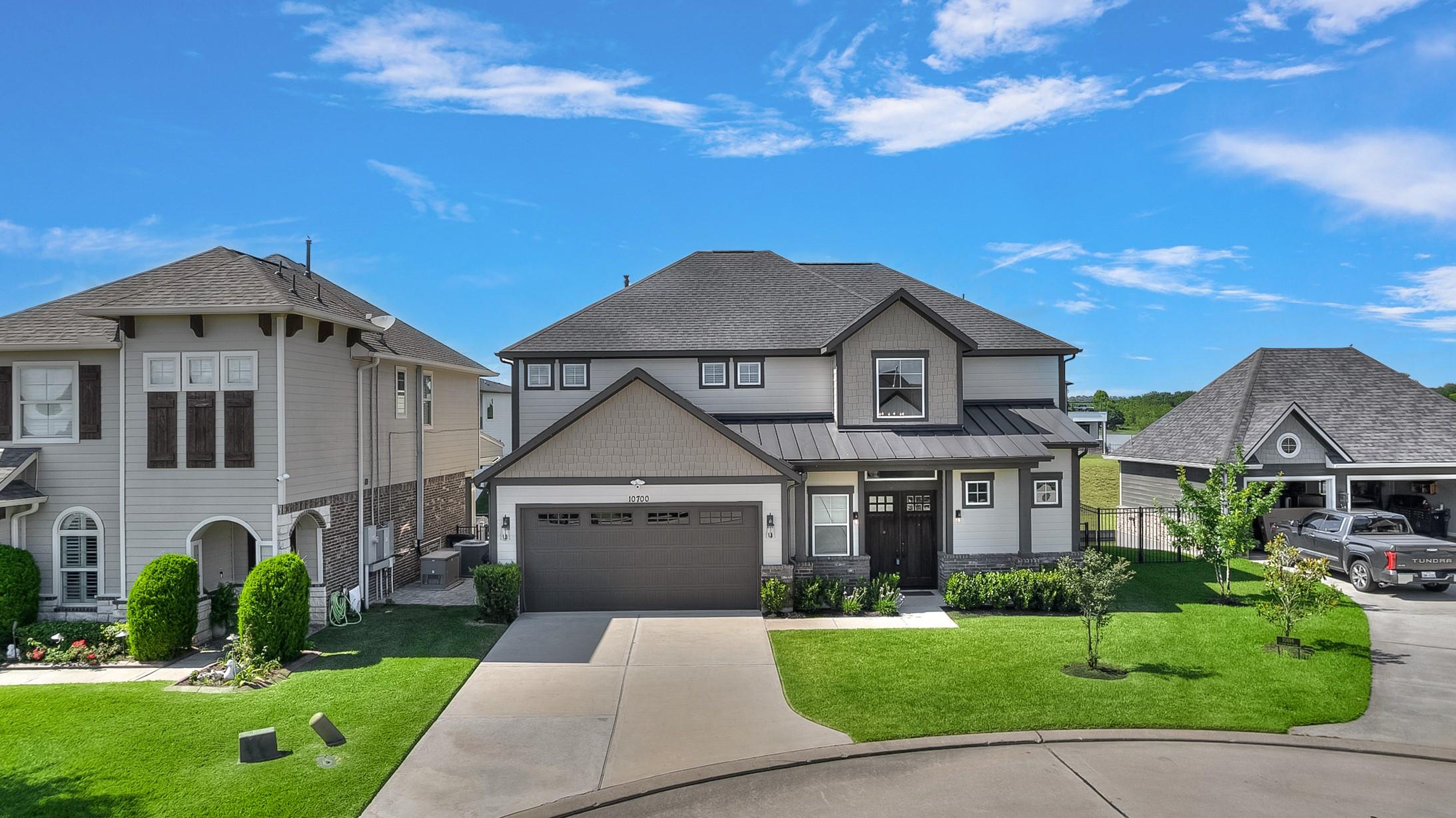 Image 1: 10700 Lake Mist South welcomes you with great curb