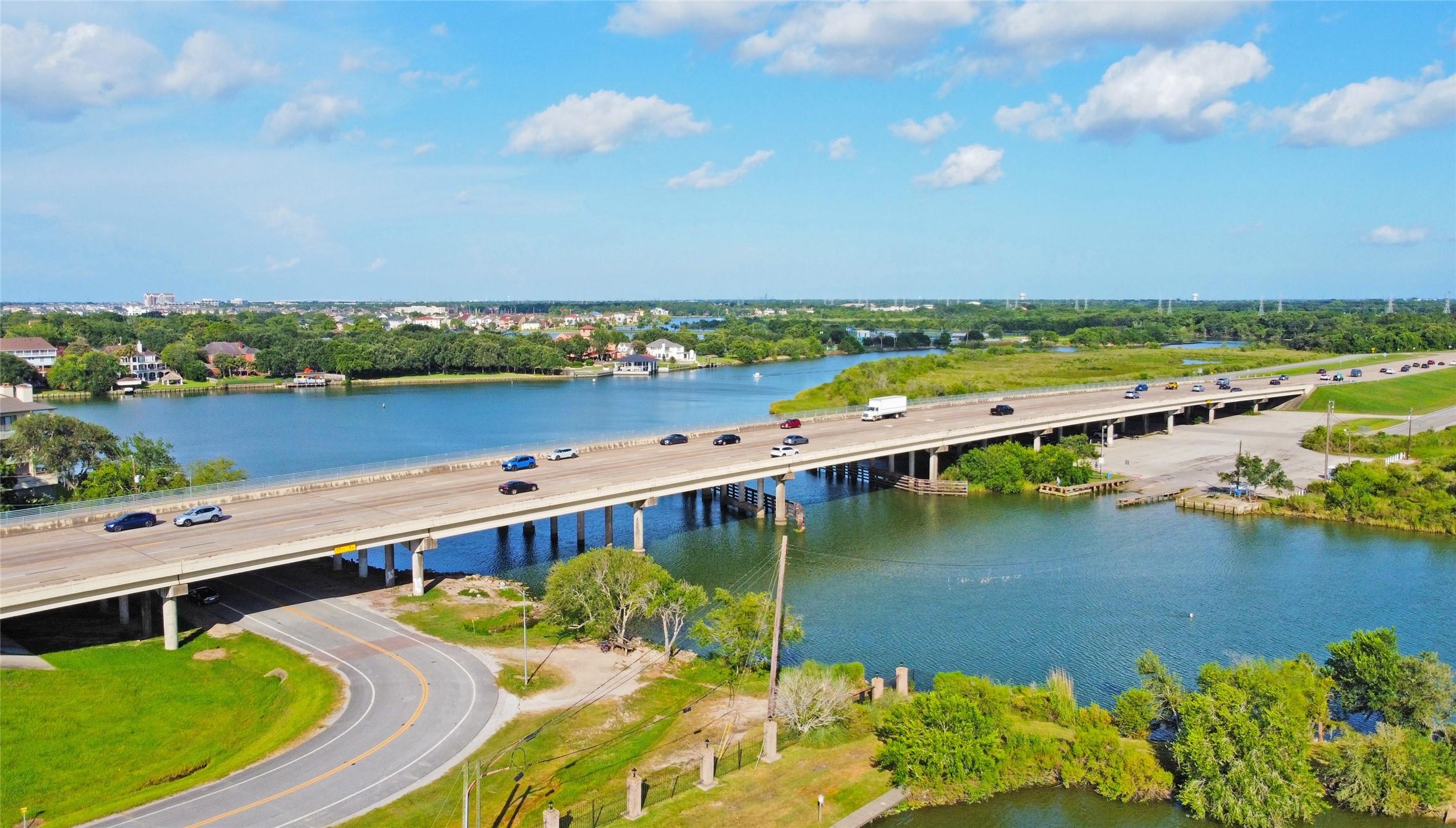 Image 3: Ideal location, easy access to Clear Lake.