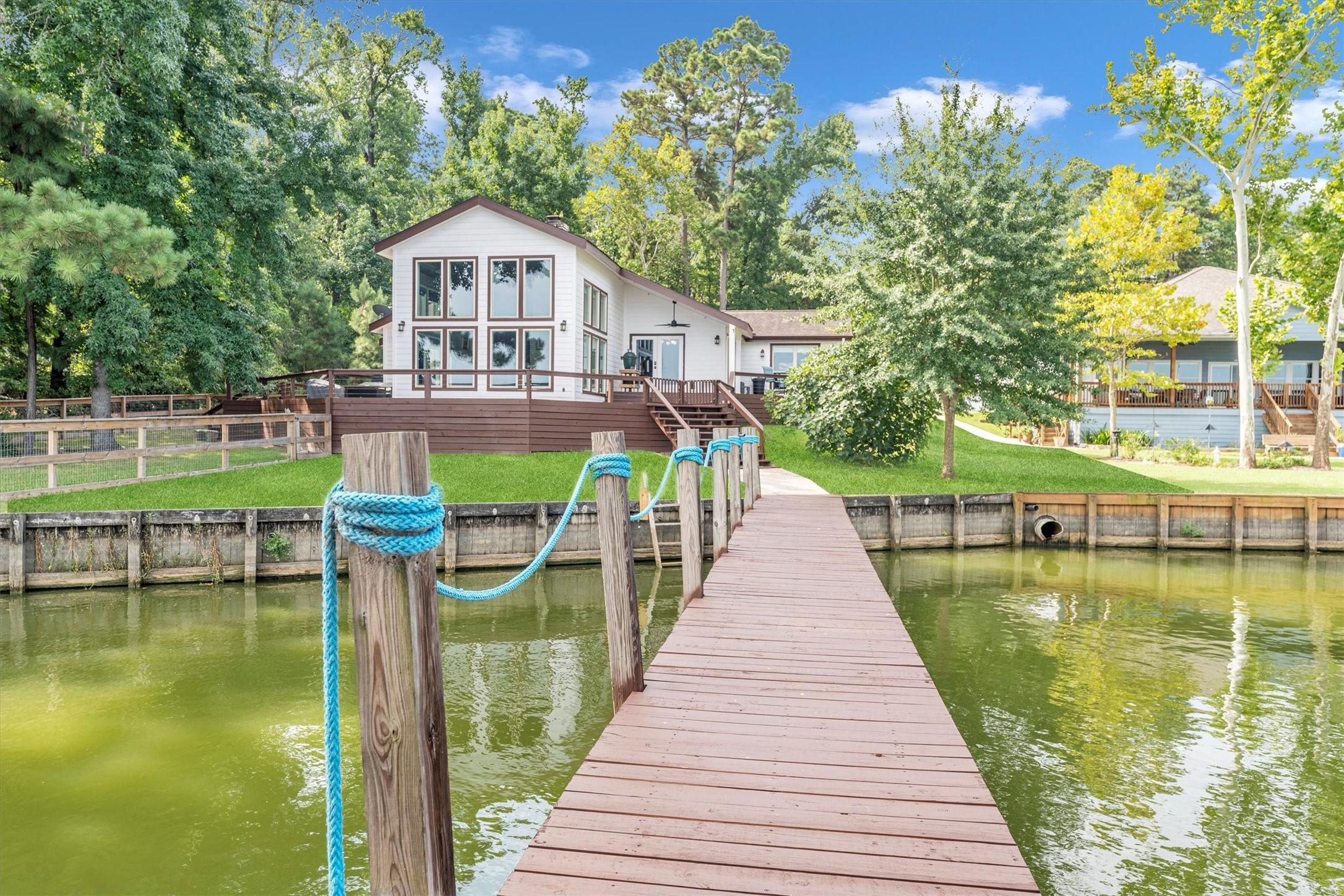 Image 3: A picture-perfect view from the water captures eve