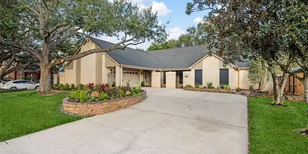 1006 Tangle Briar Drive