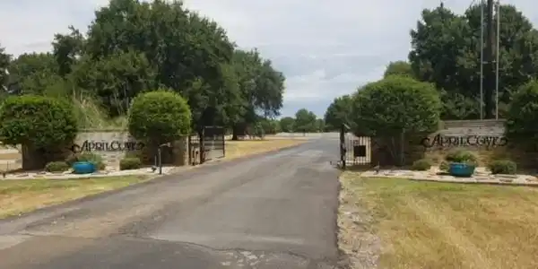 48 Shadow Oaks