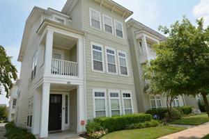 202 W Breezy Way