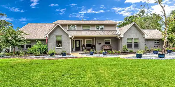 305 Lakeshore Drive