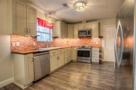 1022 Landing Way