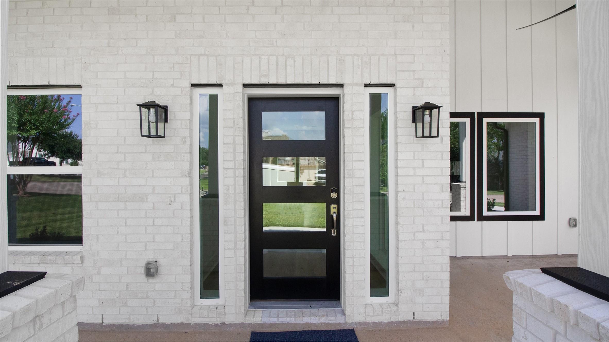 Image 4: A beautiful entry to welcome guests.