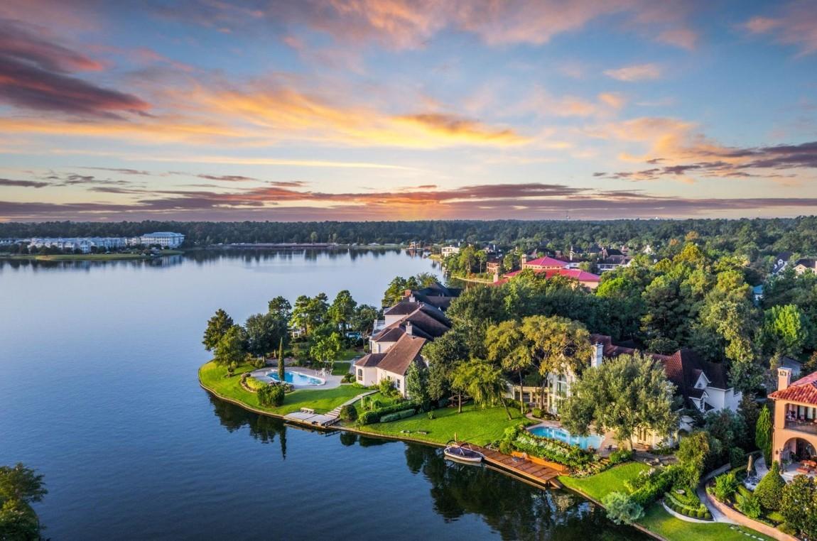 Image 2: Waterfront estate with breathtaking sunset views,