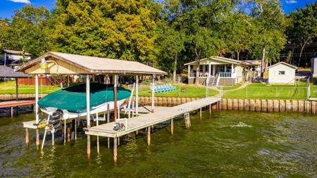2163 Lakeview Dr