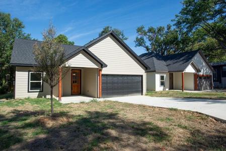 212 Holiday Dr