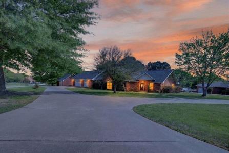 2436 Lakefront Shores