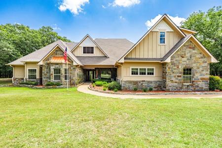 7811 Angelina Dr