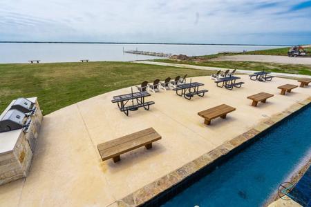 709 Clubview Dr
