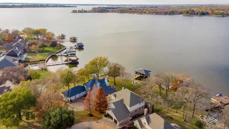 104 Lakeside Ct