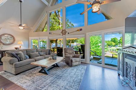 301 Oak Dr
