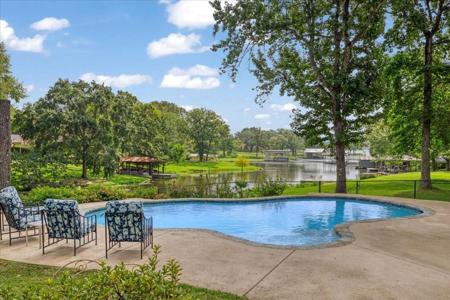 6130 Peninsula Cir