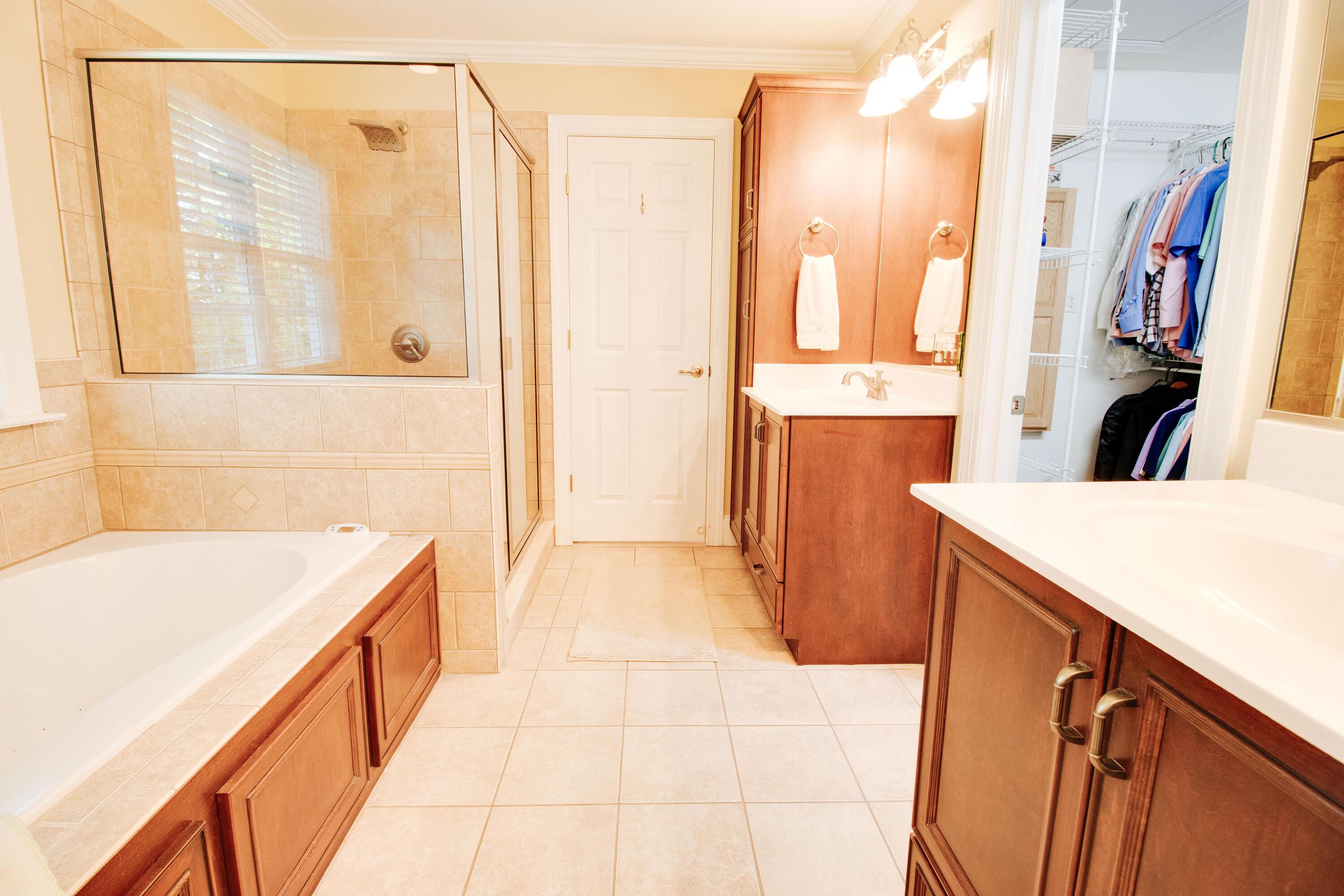 Image 2: 1010 Mohawk Dr-25