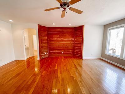 527 SCARLETT Way