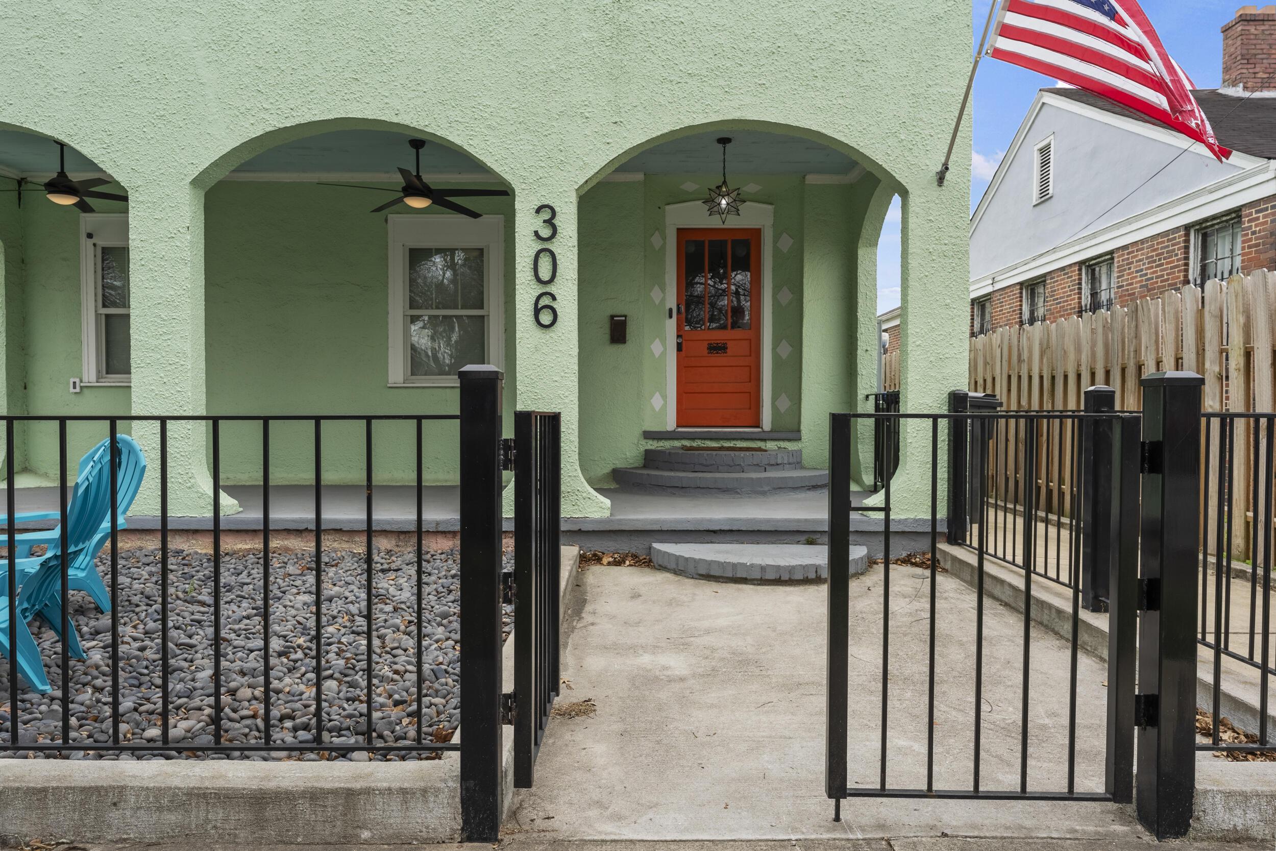 Image 3: Entry