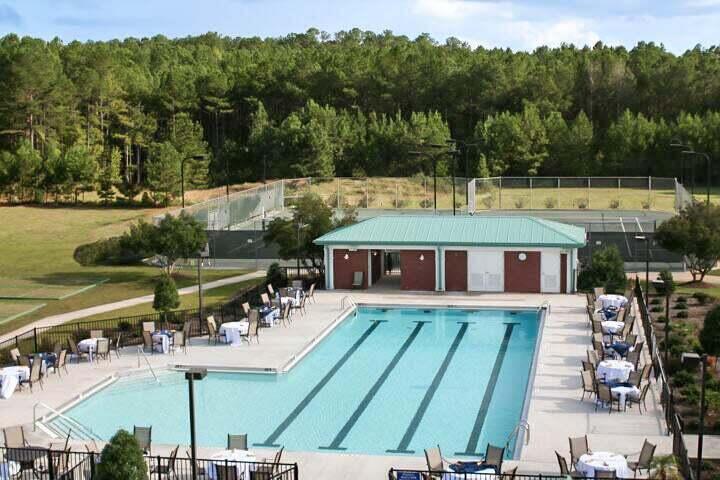 Image 4: SLV outdoor swimming pool