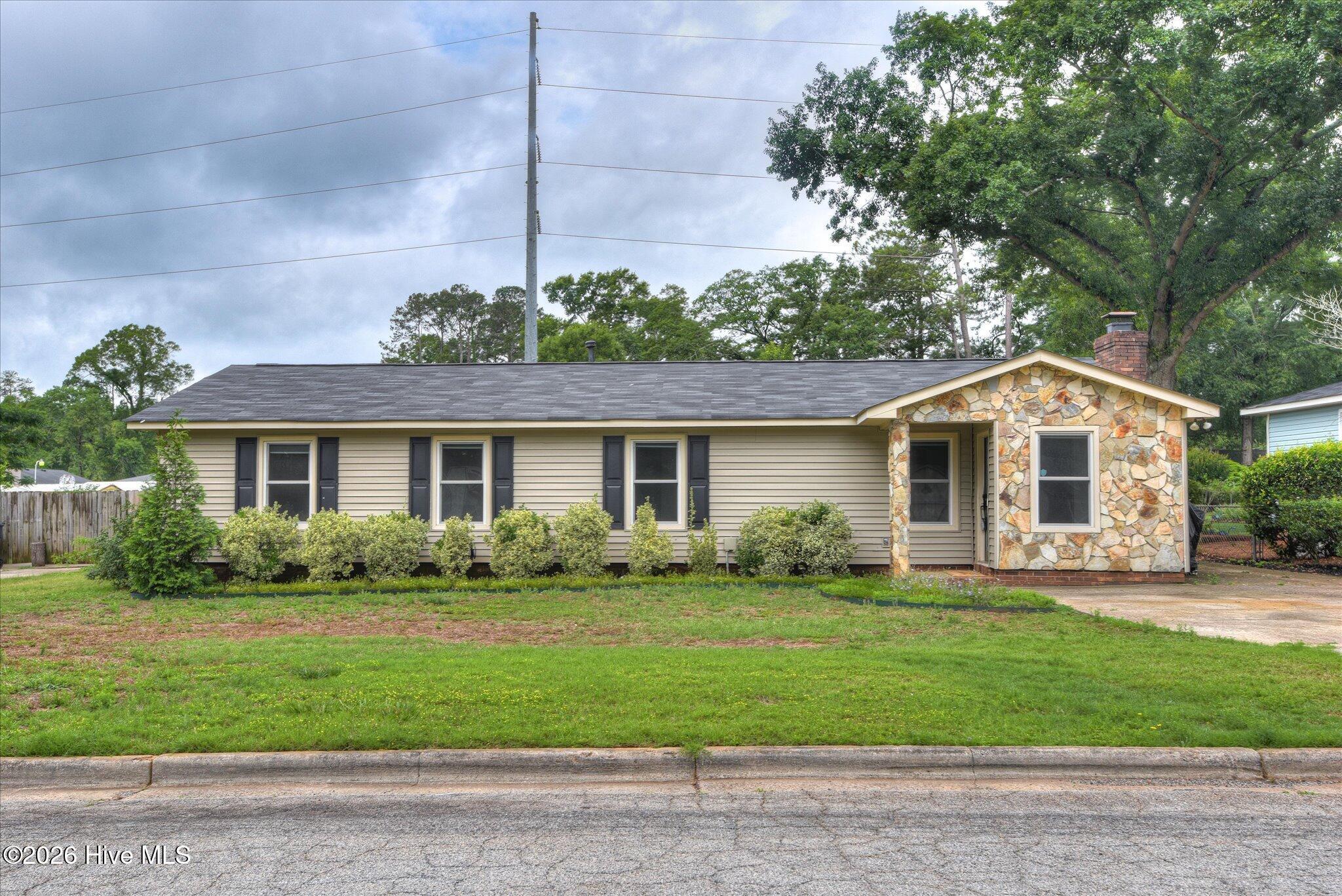 Image 2: 2440 Castlewood Drive