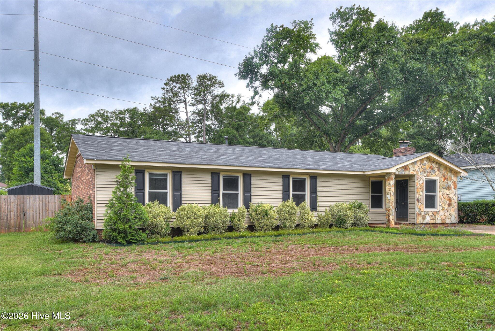 Image 3: 2440 Castlewood Drive