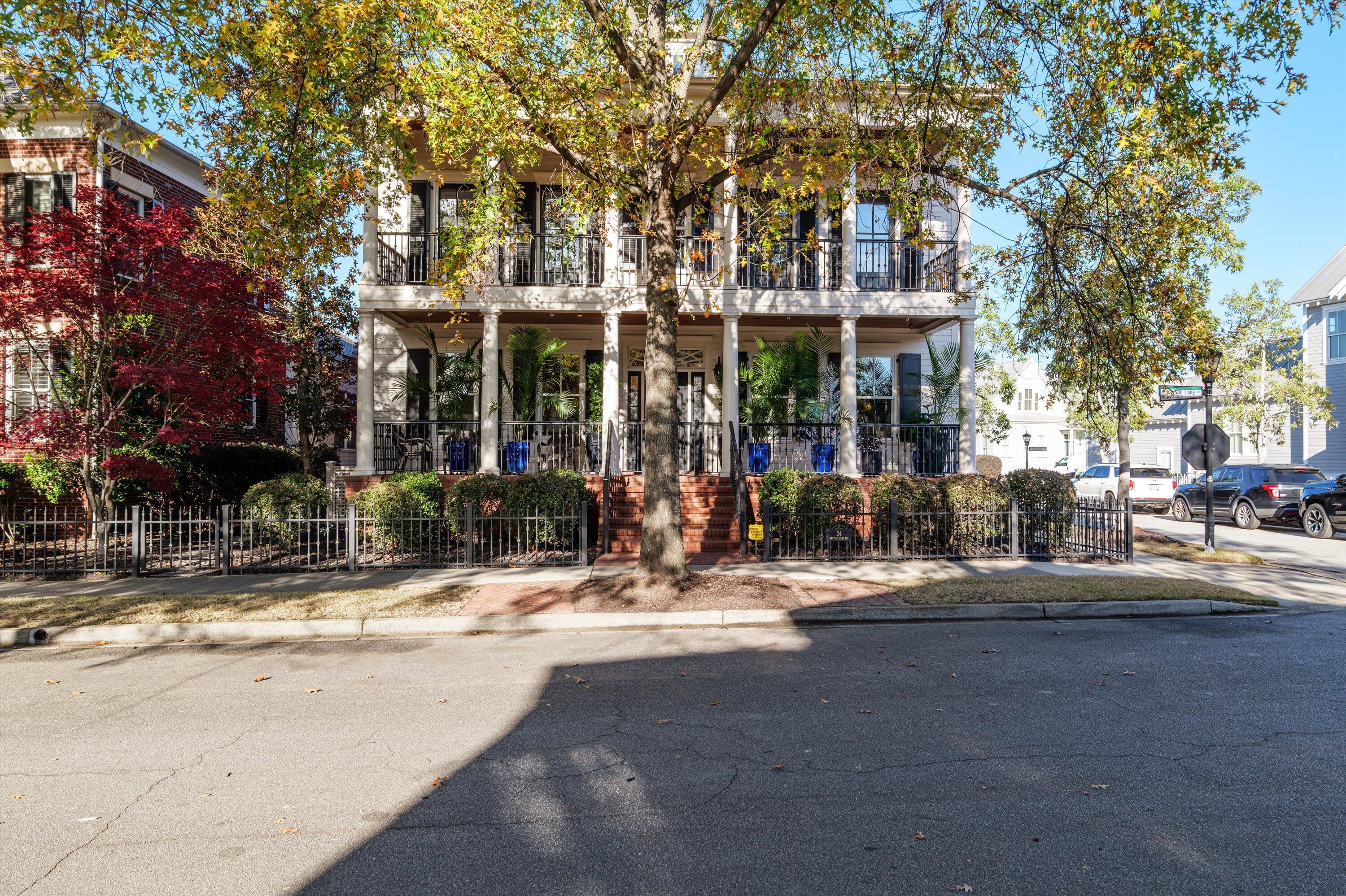 Image 1: 01-P1537965